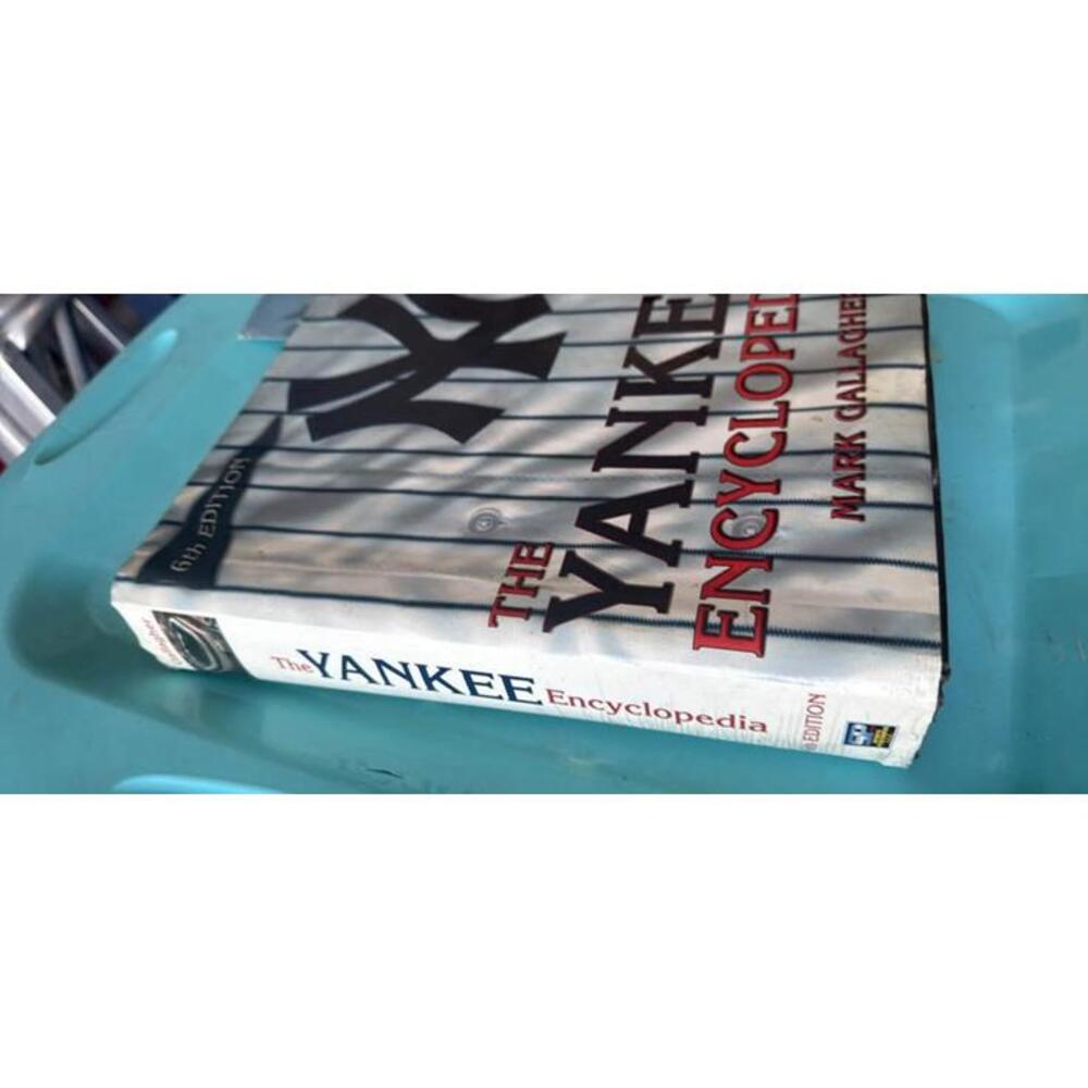 Yankee Encyclopedia 6th Edition Mark Gallagher - Picture 2 of 3
